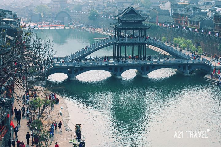 Lầu Phong Thúy Hồng Kiều - Phượng Hoàng cổ trấn